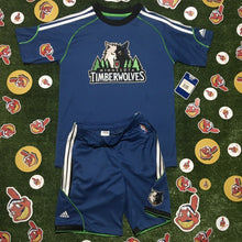 Load image into Gallery viewer, Adidas NBA Minnesota Timberwolves Youth Warm Up Set Sample Size Medium