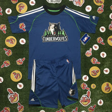 Load image into Gallery viewer, Adidas NBA Minnesota Timberwolves Youth Warm Up Set Sample Size Medium