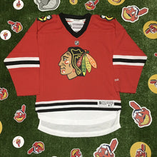 Load image into Gallery viewer, Reebok NHL Chicago Blackhawks Home Hockey Jersey Size S Red Black 4-7 Youth